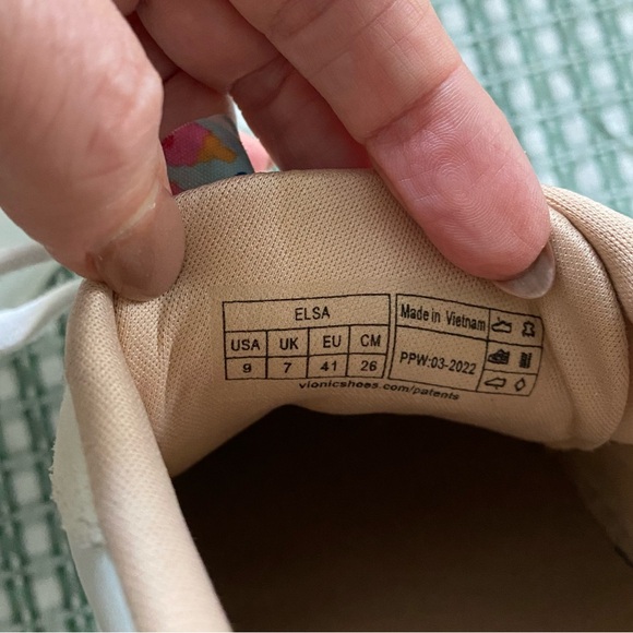 Vionic Sneaks - Picture 7 of 7